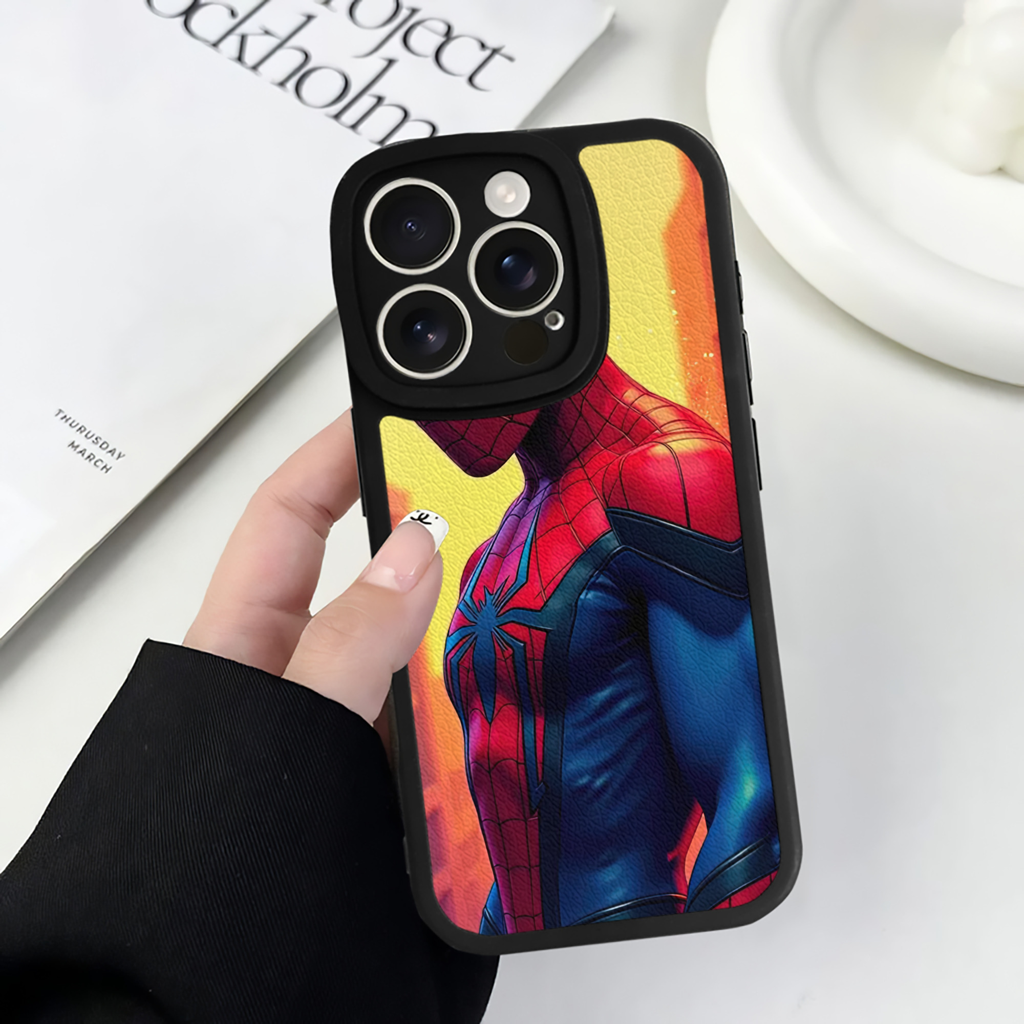 Spider Man スパイダーマン 【iPhone 16シリーズ対応】シリコンスマホケース（レザー調） 材質：シリコン